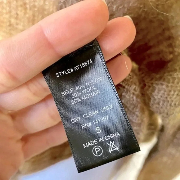 ASTR the Label Yellow Ombré V-neck Sweater Women’s Small - Picture 6 of 9